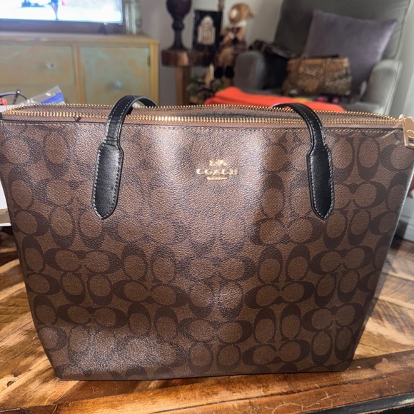 Coach purse - Picture 1 of 2
